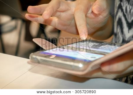 Finger Typing With The Onscreen Keyboard On A Smartphone