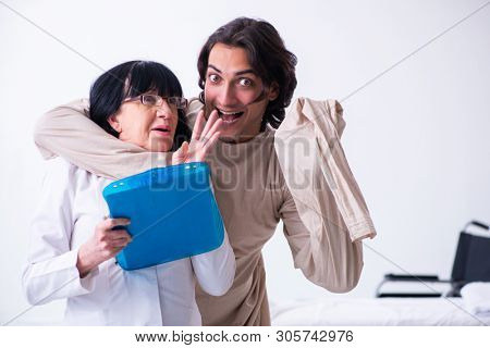 Old female psychiatrist visiting young male patient 