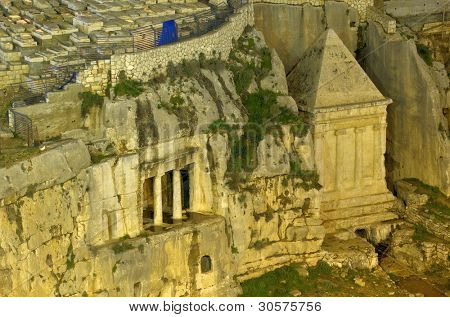 Natten udsigt over graven af Zakarias og Tomb af Benei Hezir i Jerusalem, Israel.