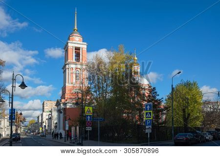 Moscow - October 27, 2018: Temple Of The Trinity. View Of The Street Pyatnitskaya Street In The City