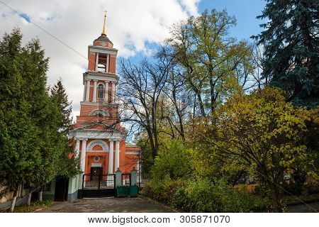 Moscow - October 27, 2018: Temple Of The Trinity. View Of The Street Pyatnitskaya Street In The City