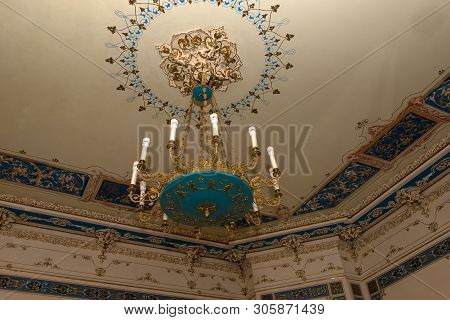 Moscow - October 27, 2018: Genuine Chandelier In The Lepeshkiny Town Mansion. Is Now The Institute O
