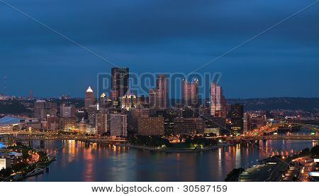Pittsburgh skyline panorama.