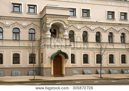 Moscow - October 27, 2018: View On The Old Building On Ordynka Street On An Autumn Day In Bad Weathe