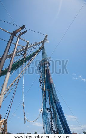 Fischernetze gegen Himmel.