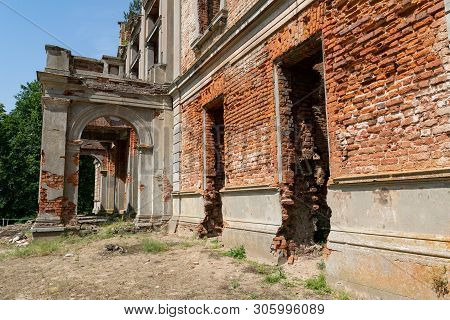Runowo Krajenskie, Kujawsko Pomorskie / Poland - June 11, 2019: Ruins Of An Old Estate. Ruined Mansi