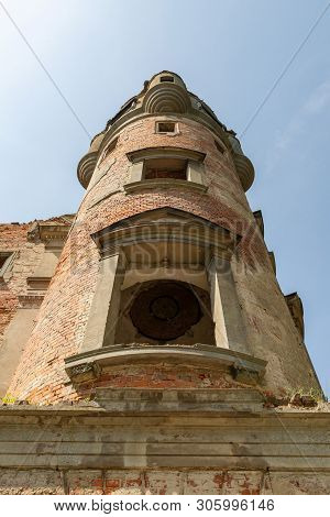 Runowo Krajenskie, Kujawsko Pomorskie / Poland - June 11, 2019: Ruins Of An Old Estate. Ruined Mansi