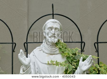 Socha světce s Ivy