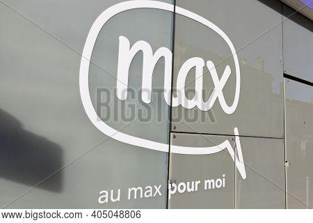 Bordeaux , Aquitaine  France - 01 24 2021 : Max Of Credit Mutuel Sign Logo And Text On Neo Bank Offi