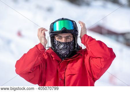 Grandvalira, Andorra: 2021 January 17: Skier At The Grandvalira Ski Resort In Andorra In Times Of Co
