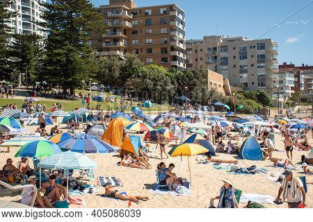 Sydney, Australia 2021-01-26 Extremely Overcrowded Cronulla Beach On Australia Day. Umbrellas On The