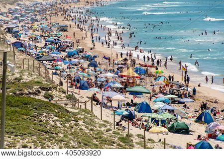 Sydney, Australia 2021-01-26 Extremely Overcrowded Cronulla Beach On Australia Day. People Relaxing,