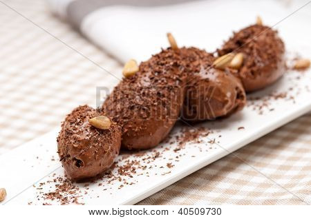 ขนมช็อคโกแลตมูส Quenelle