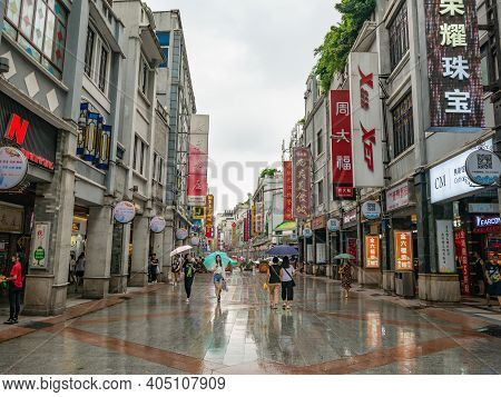 Guangzhou/china-26 Aug 2019:unacquainted People Walking On Shangxiajiu Walking Street At Guangzhou W