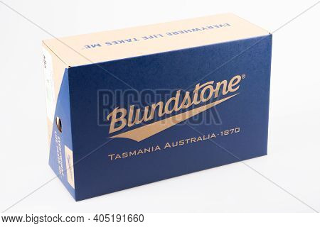 Bordeaux , Aquitaine  France - 01 24 2021 : Blundstone Logo And Sign Text On Shoes Box From Tasmani 