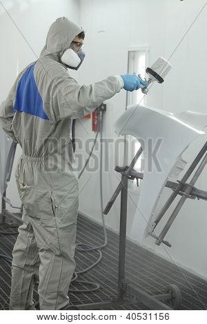 Pintor pinta el ala