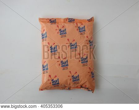 Closeup Of Surf Excel Matic Front Load Detergent Powder 6Kg Box And Pack Isolated On White Backgroun