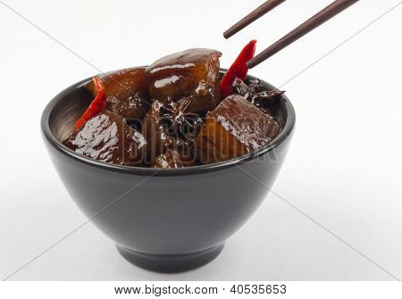赤い角煮豚