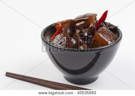 赤い角煮豚