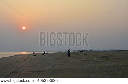 Contai, West Bengal, India - February 01, 2020: The Fishermen Collecting Fishes And Take It Towards 