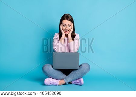 Full Length Photo Shocked Girl Sit Floor Legs Crossed Study Remote Laptop Pass University Exam Get W