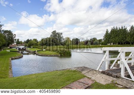 Devizes, Wiltshire, Uk, August 25 2020. Caen Hill Locks On The Kennet And Avon Canal. Devizes, Engla