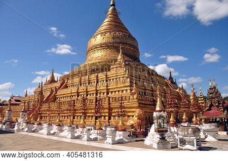 Bagan, Myanmar - November 18, 2015: Sacred Shwezigon Pagoda. Golden Paya, Buddhist Temple In Old Anc