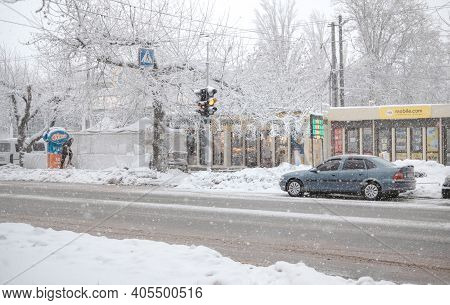 January 28, 2021. Odessa, Ukraine. Cyclone Kasper. Snow Road. The Car Is Standing At A Traffic Light
