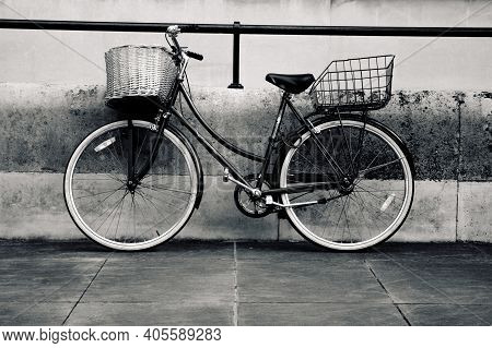 Oxford, Uk - October 25. Bicycle Outside The Ashmolean Museum Of Art And Archaeology October 25, 201