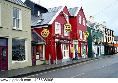 Dingle, Ireland, July 10, 2016. Street View Of Dingle Town Centre In Day Time