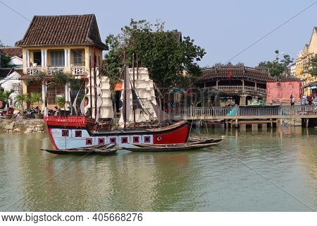 Hoi An, Vietnam, January 29, 2021: Old Sailing Boats For The Hoi An Show Anchored In The Thu Bon Riv