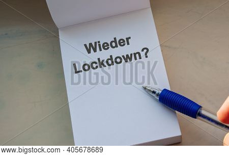 German Question Wieder Lockdown? English = Again Lockdown. Paper Note And Pen. Message On Note. Coro