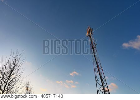 Telecommunication Tower Mast Tv Antennas Wireless Technology