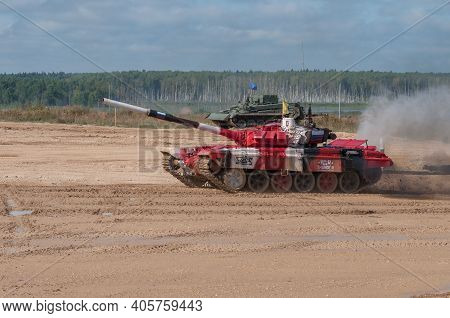 Alabino, Russia - August 25, 2020: Tank T-72b3 Of The Russian Team On The Tank Biathlon Track. Inter