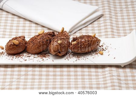 ขนมช็อคโกแลตมูส Quenelle