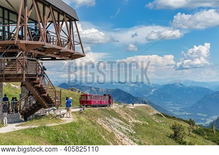 Sankt Wolfgang, Austria - Juli 19, 2017: Cogwheel Railway Station With Waiting People At Top Schafbe
