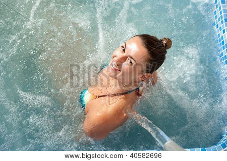 Spa Hydroterapia kobieta wodospad basen wody