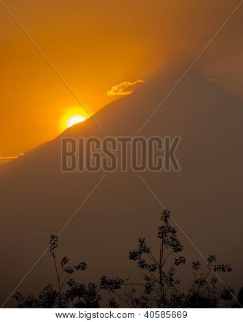 Sopka Merapi v Sunrise, Jáva, Indonésie