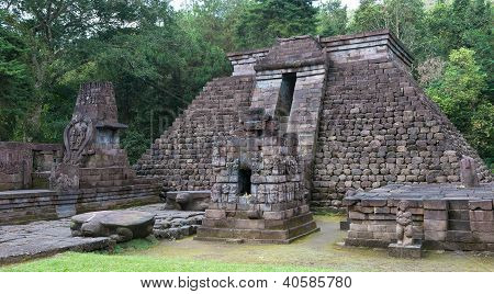Tempio di Sukuh, Java, Indonesia