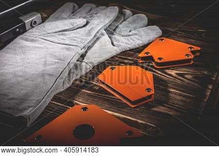 Welding Wires, Electrode Holder And Earth Terminal, White Leather Welding Gloves, Magnetic Welding C