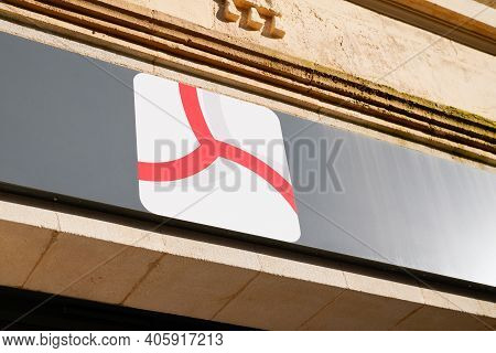 Bordeaux , Aquitaine  France - 01 24 2021 : Credit Mutuel Logo And Brand Sign Of French Bank Office 