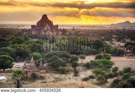 Sunrise over Dhammayangyi Pahto Temple and many other pagodas in the ancient city of Bagan, Myanmar. 