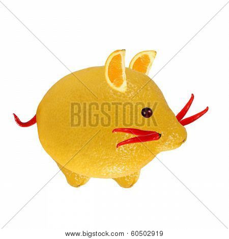 Little mouse, made of lemon and pepper