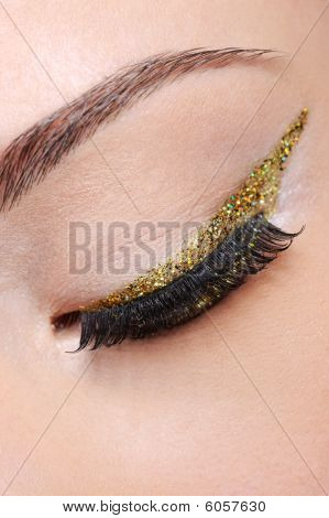 Eye Make-up med gyldne pil