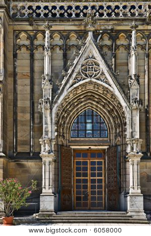 Neuer Dom-portaali, Linz, Itävalta