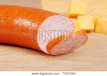 Kielbasa con formaggio Cheddar In Background