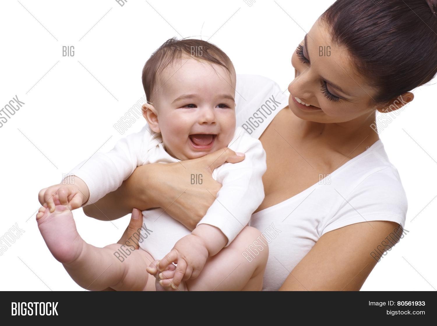 ласкать ребенка. дети ласкают себя. картинки где мама ласкает малыша. малыш и мама. поцелуй мамы.