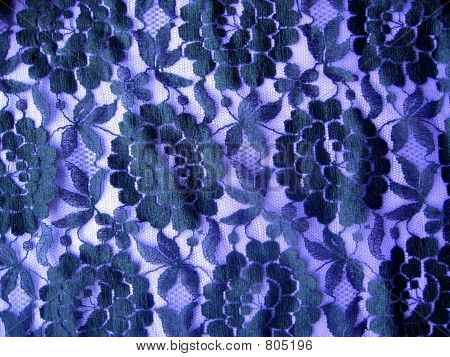 dentelle noire sur un fond rose