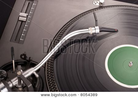 der DJ-Plattenspieler