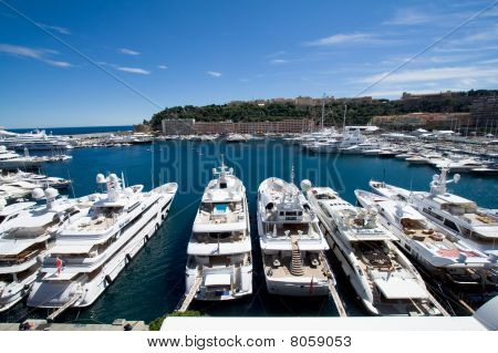 Monaco Yachten